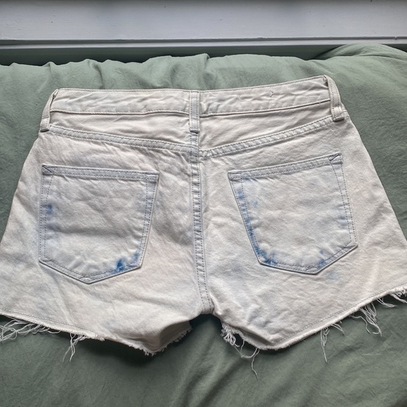 GAP 1969 Bleached Denim Slim Cut-Off Shorts — Size 24!! - Picture 4 of 7
